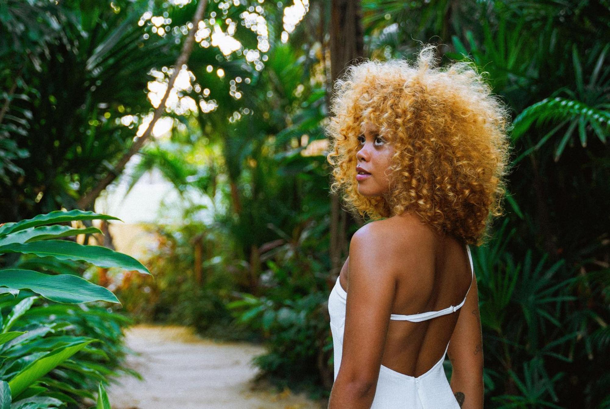 Café Jeri Hotel Jijoca de Jericoacoara Buitenkant foto A woman with a blonde afro