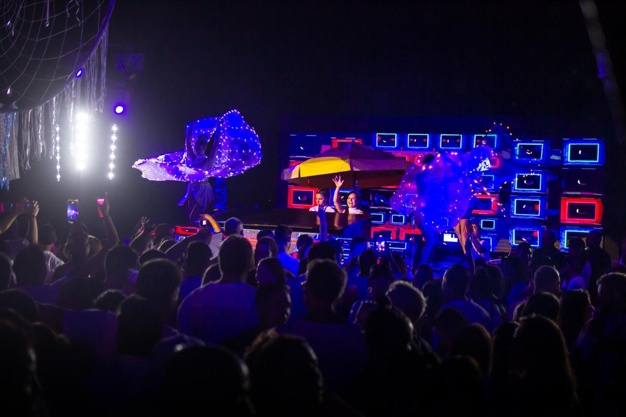 Café Jeri Hotel Jijoca de Jericoacoara Buitenkant foto The stage at the 2011 edition of the festival
