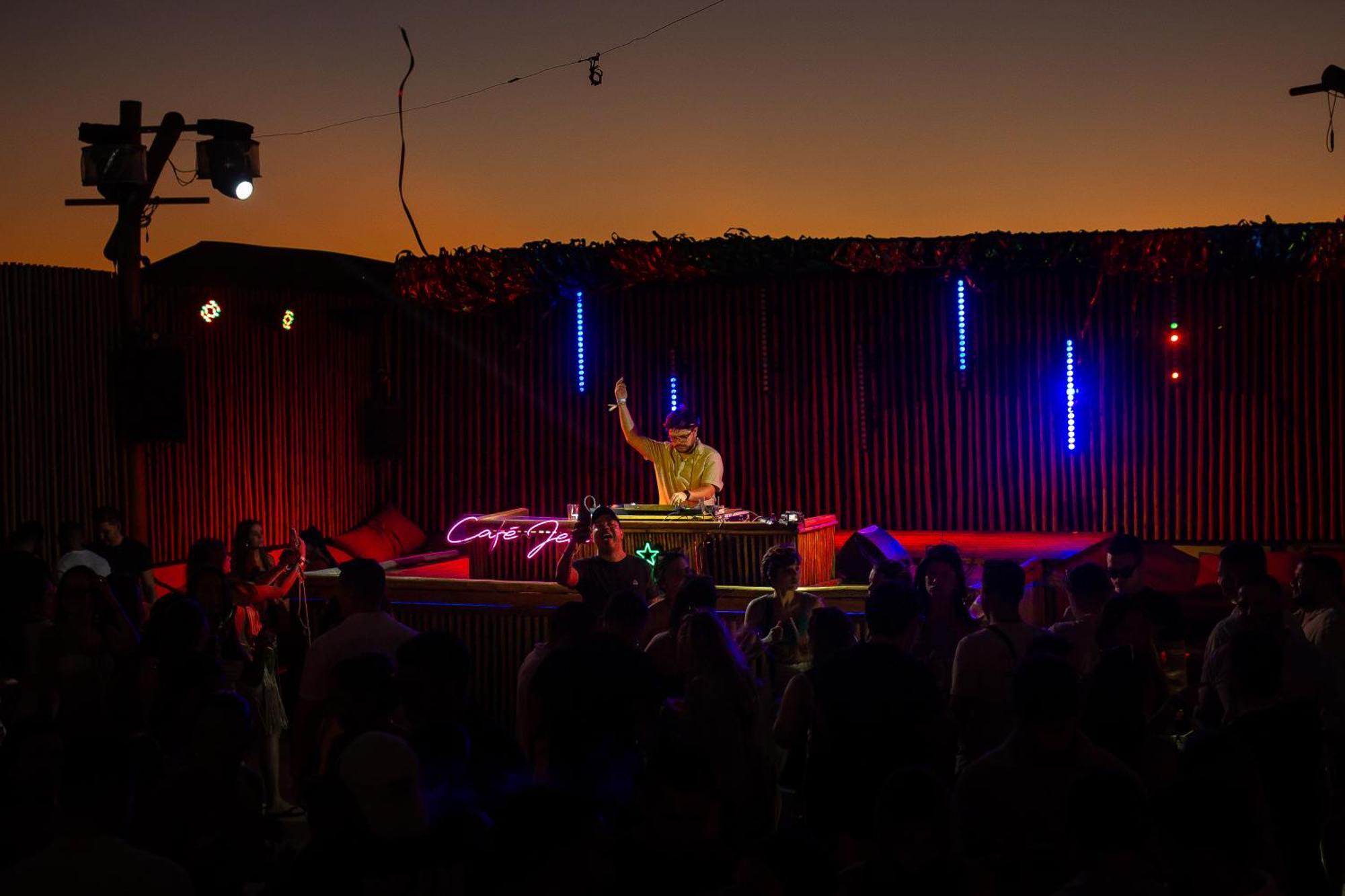 Café Jeri Hotel Jijoca de Jericoacoara Buitenkant foto DJ performing at the 2011 festival